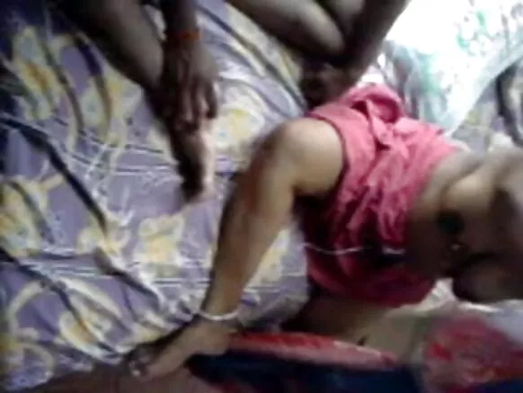 Amasanamu y'umugore akuze ari gusa ku bakundana bo mu Buhindi bwo mu Bumanuko.
