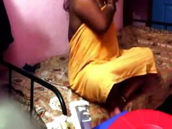 Umuvyeyi w'umuhindi aunty yisambanya umukobwa wiwe 1278.