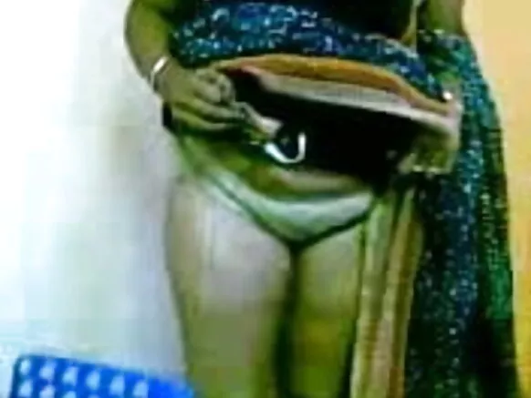 Umuhindi Aunty 1226, akuze, mushasha, afise ubwoya bwinshi.