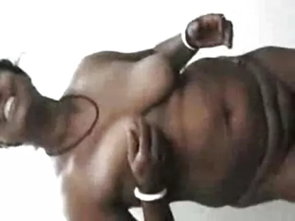 Umuhindi nyina umukobwa na nyinakuru barasambanya senge 1338.