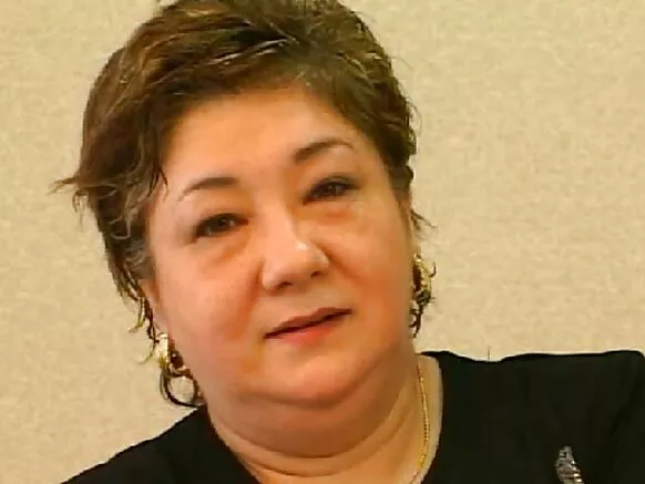 Umunyajapani granny afise amabere manini, abagore bakuze barasambana mu vyo muhira.