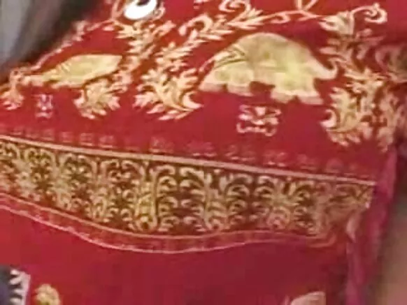 Sinema nini z’abantu batatu zifise amabere akuze ku buntu.