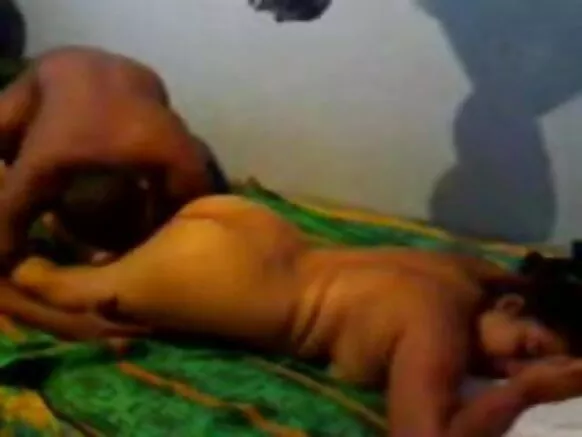 Busty Aunty w’Umuhindi wo mu Bumanuko Aronka Amasanamu y’Ubusambanyi Akomeye, Amabere Manini Ibikorwa Vyo Gukina Imbere.