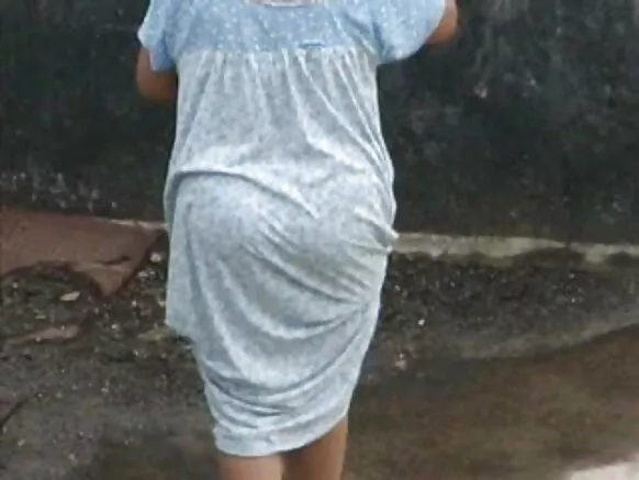 Gutahura abatasi b'abahindi Aunty - Raba amasanamu y'ubusambanyi y'abasirikare ba kera - Voyeur Ass.