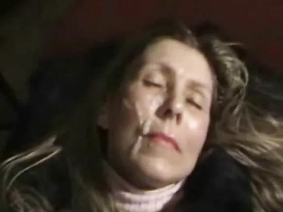 Ba nyokobukwe n'abuzukuru xxx facials za mama.