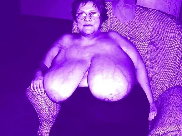 Umurusiya amateur akuze BBW busty umugore mukuru.