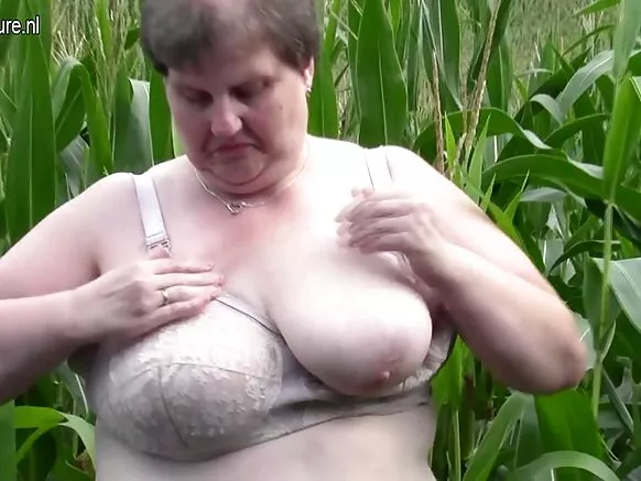 Fat mama afise indogoba nini abikora mu murima w’ibigori.