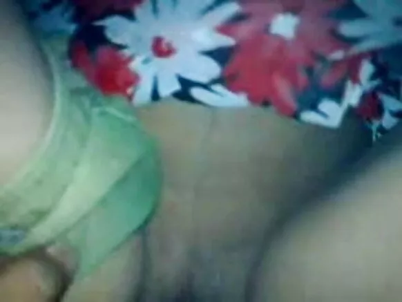 Hot desi maid araba video y’abagore bakuze basambana imyobo yose kandi bagasambanywa cane n’uguboroga.