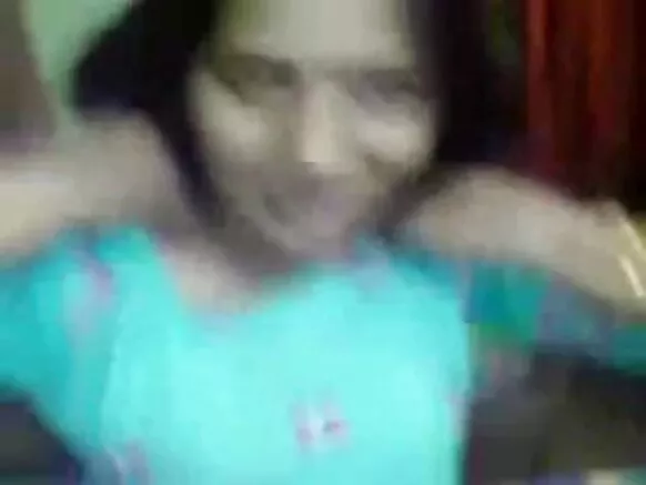 Umuhindi sexy village bhabi ubwa mbere umugore yasambanywe mu ndogoba n’umugenzi w’umugore wo mu nzu.